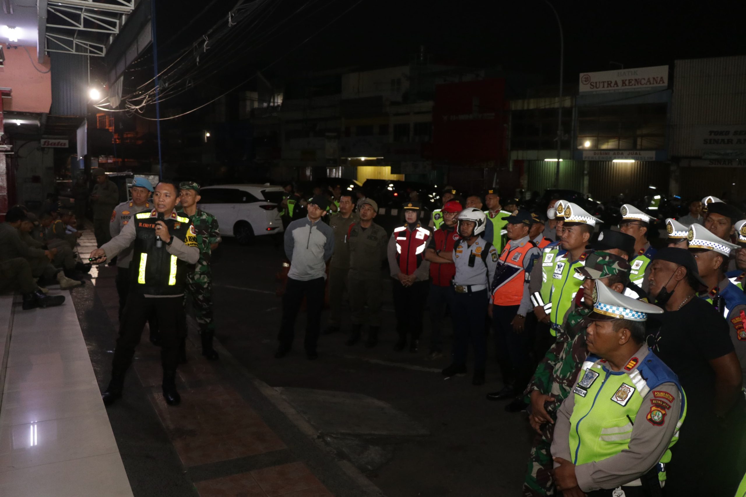 372 Personil Disiagakan Polres Metro Tangerang Kota pada Pengamanan Arak-arakan Teopekong Boen Tek Bio
