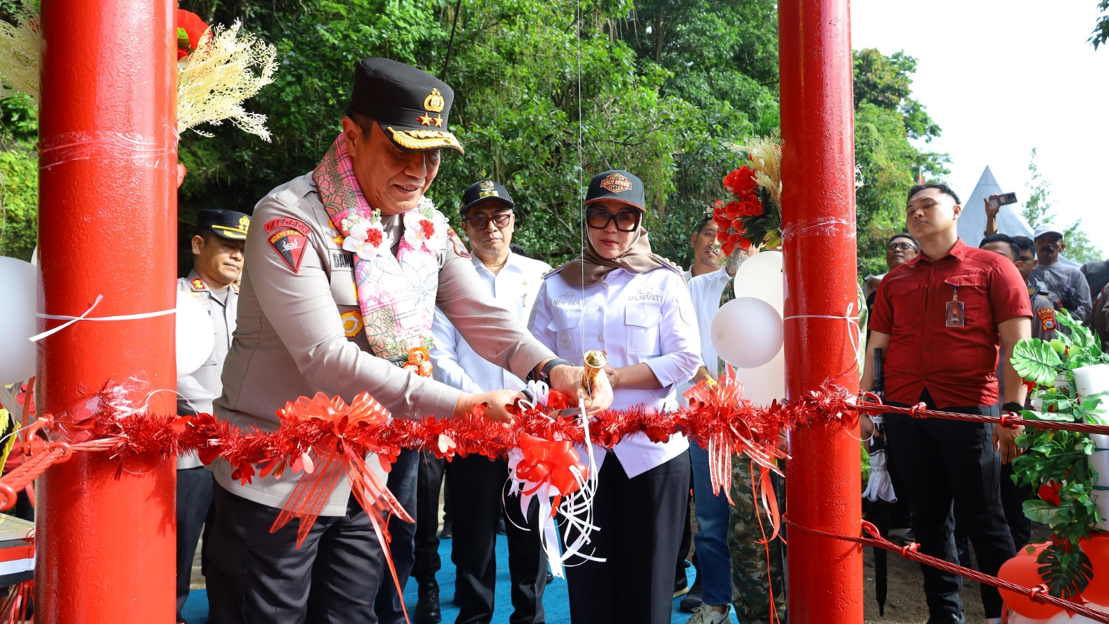 Kapolda Sulsel Resmikan Jembatan Gantung di Desa Nepo, Tingkatkan Akses dan Keselamatan Warga