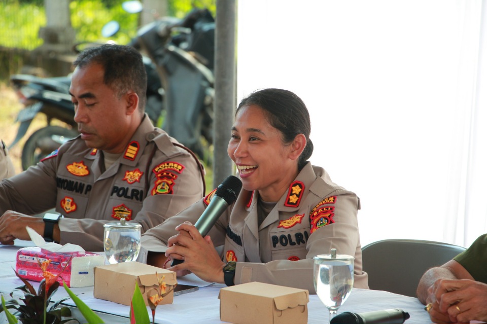 Jumat Curhat Perkuat Sinergi, Kapolres Jembrana Serap Aspirasi Warga Mendoyo Dangin Tukad