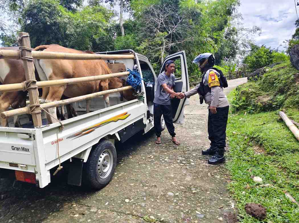 BHABINKAMTIBMAS DESA TOMPO BULU TINGKATKAN SAMBANG DAN MONITORING JELANG IDUL ADHA 1447 H