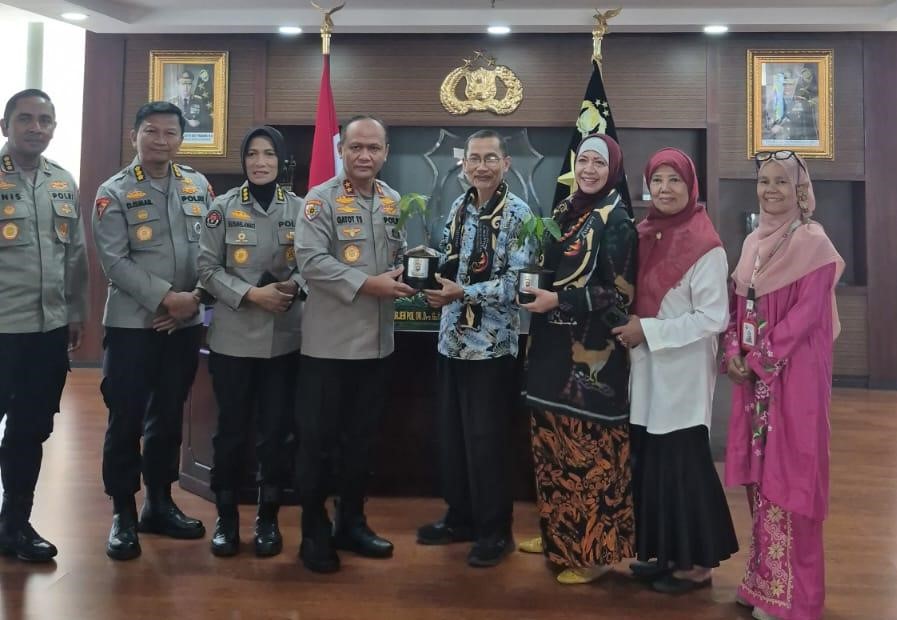 Penanaman Pohon IMLF-4, Kapolda Sumbar Sumbangkan 1.000 Bibit Pohon