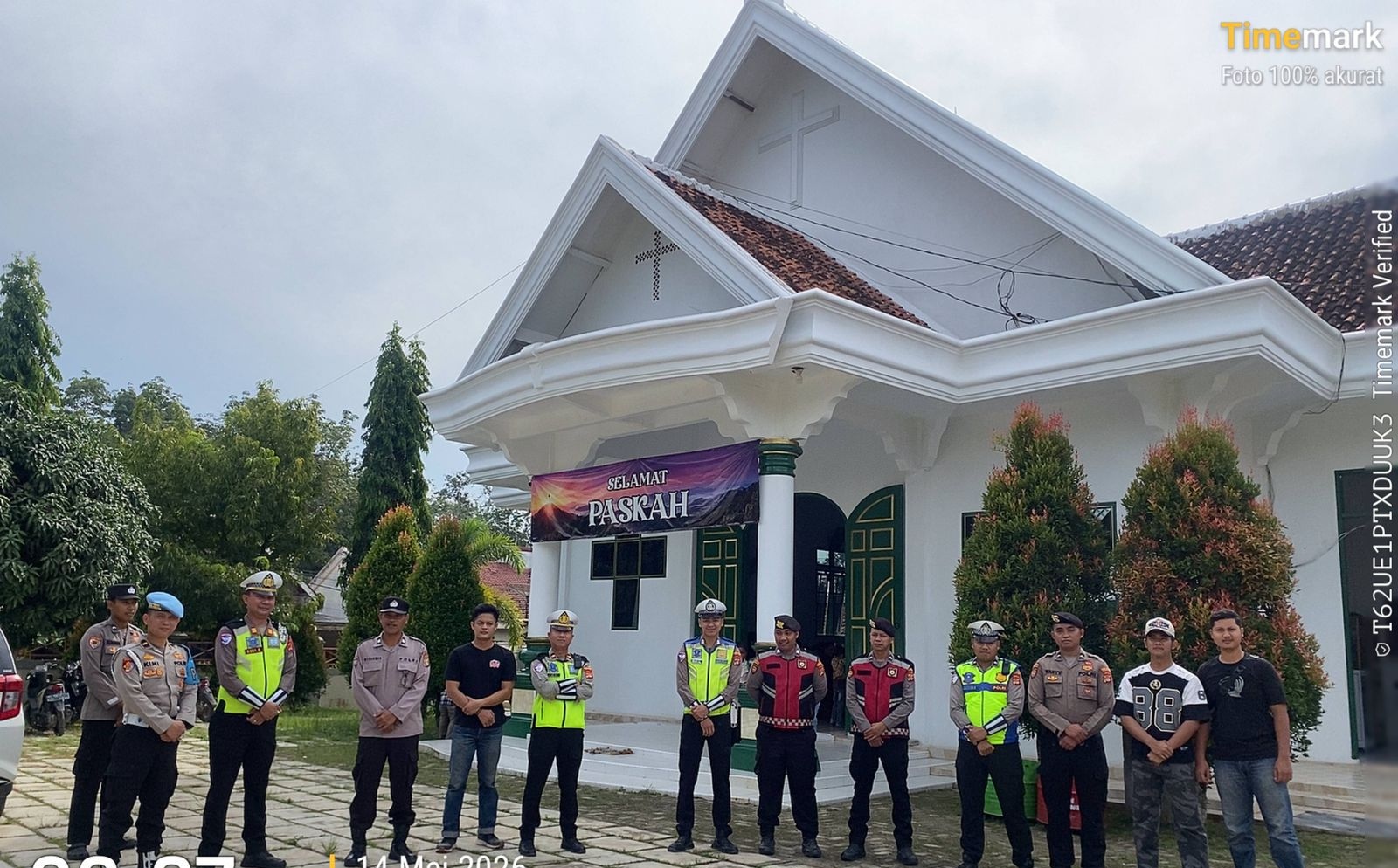 Polres Mesuji dan Polsek Jajaran Melaksanakan Pengamanan Ibadah Peringatan Kenaikan Isa Al-Masih