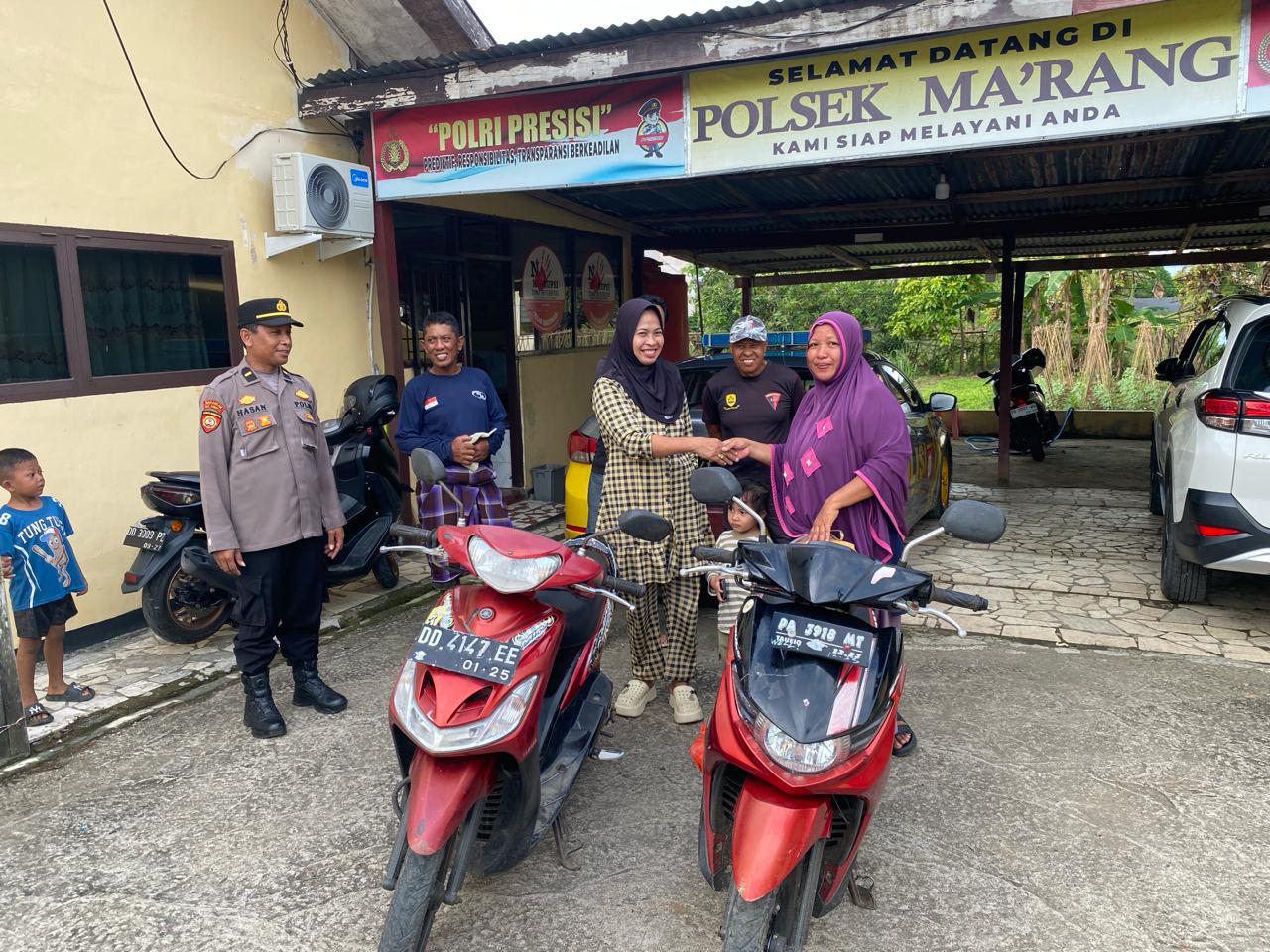 Wakapolsek Ma’rang Mediasi Dua Ibu Rumah Tangga yang Tertukar Motor di Pasar Bonto-Bonto