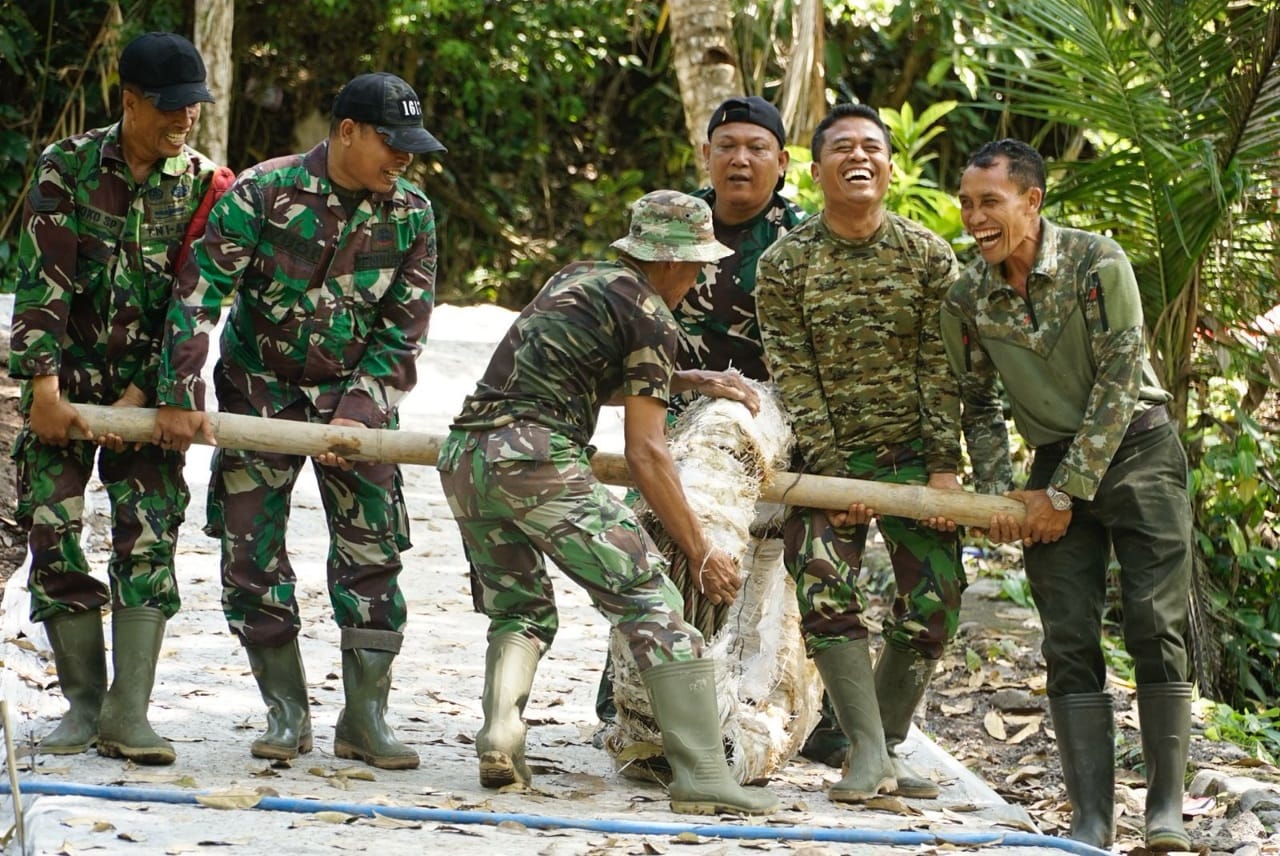 Berat Sama Dipikul: Aksi Kompak Kodim 1617/Jembrana dan Masyarakat Kebut Progres Jembatan hingga 60 Persen