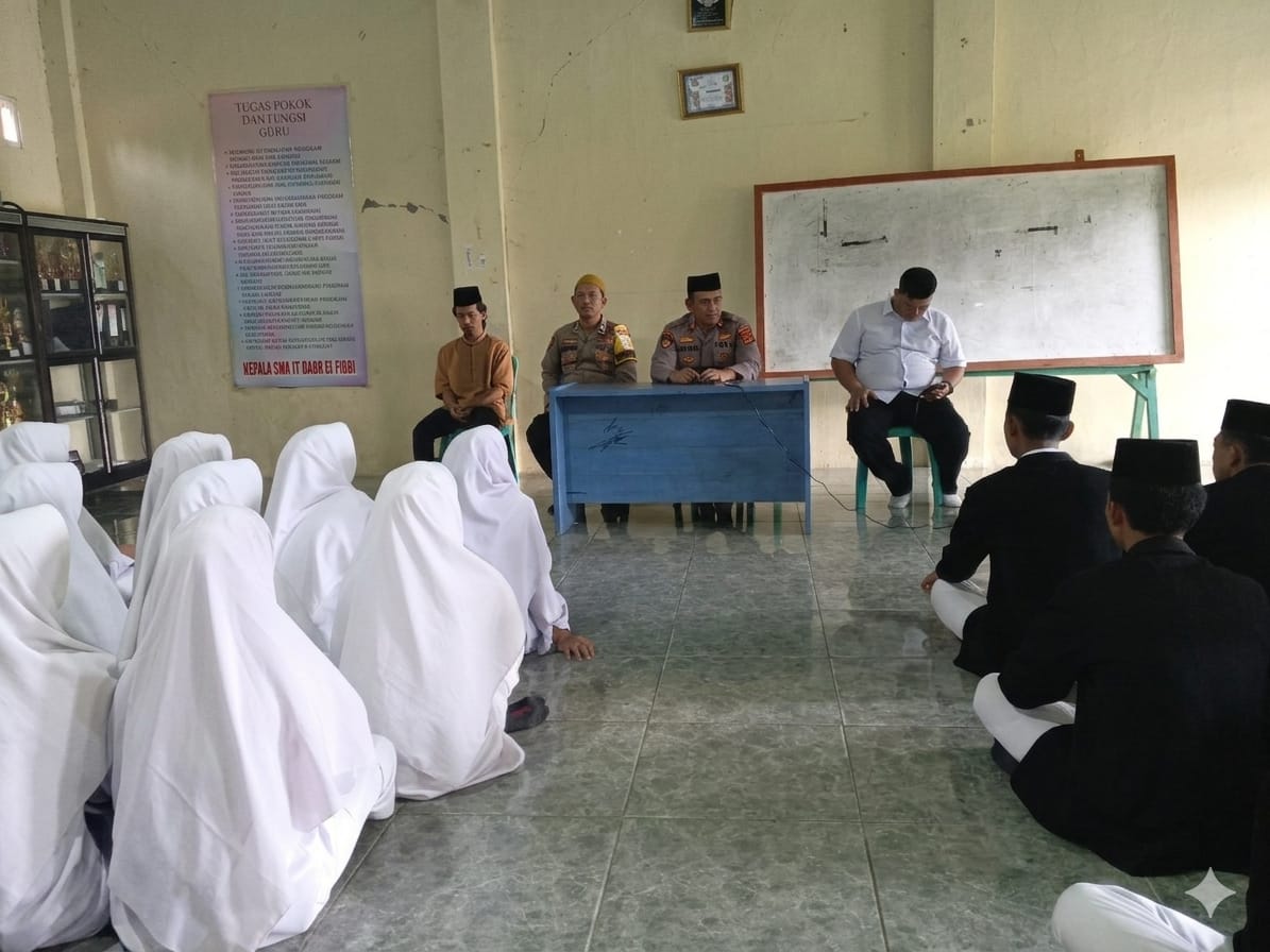 Kapolsek Simpang Pematang melaksanakan kegiatan (Binluh) Pondok Pesantren Daar Al Fikri