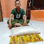 warga RT.04 RT.02 dusun harapan baru, desa Seruat 3 lagi merima bansosbdi rumah ketua rt