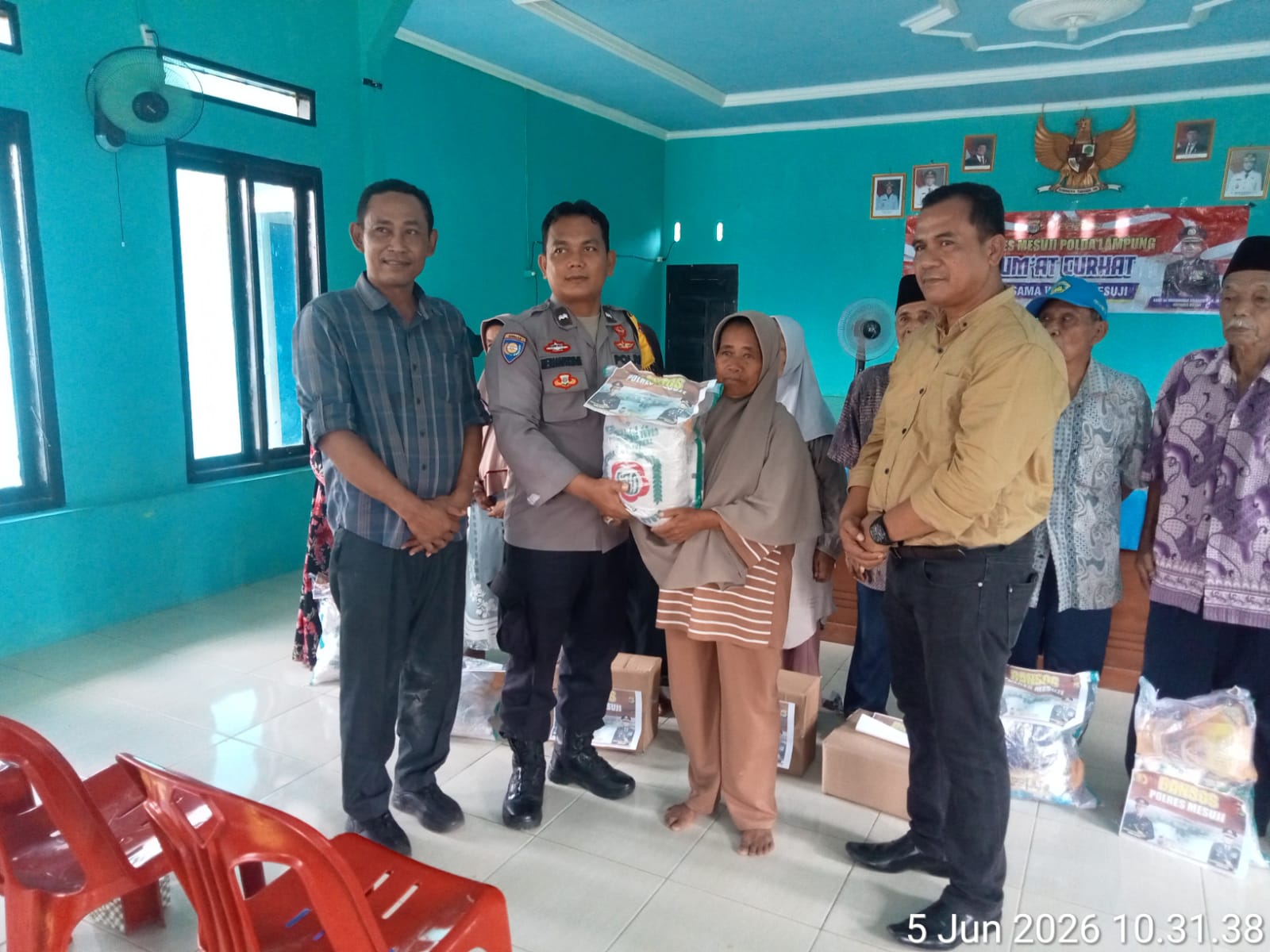 Jumat Curhat Sat Binmas Polres Mesuji Dengar Aspirasi warga dan Salurkan Bantuan Sosial*