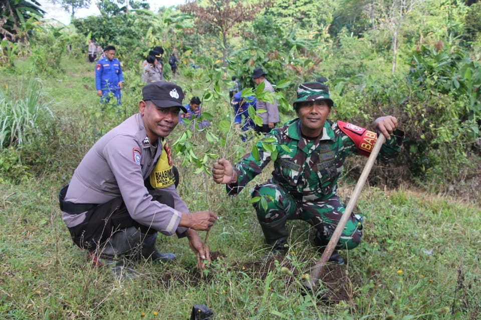 Polres Jembrana Tanam 1.726 Pohon, Wujud Pengabdian Polri untuk Masyarakat dan Kelestarian Lingkungan