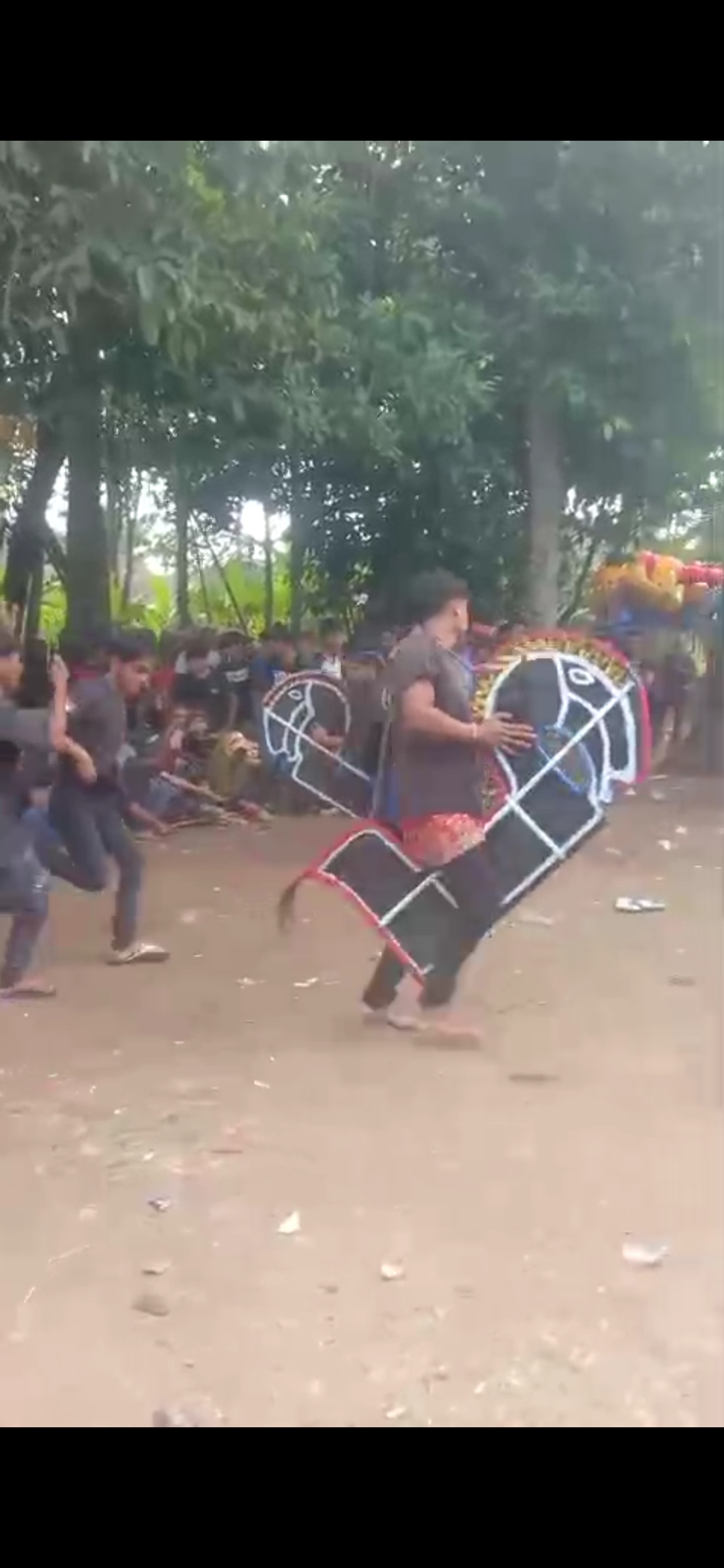 DALAM RANGKA Arak-arakan Kuda Bilik Meriahkan, sohibul hajat dan Melestarikan Budaya Leluhur