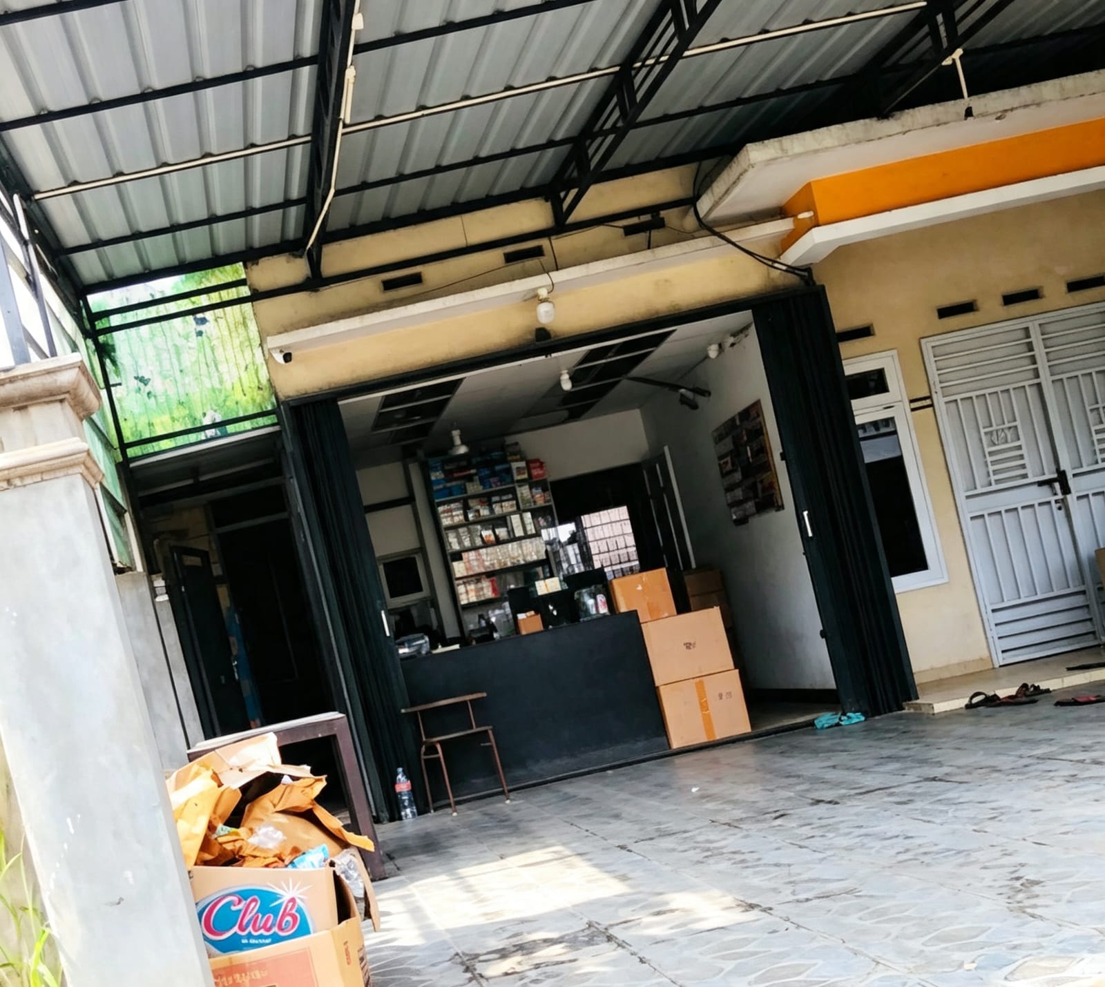 Pontianak kalbar Diduga Tempat Penampungan Rokok Tanpa Pita Cukai Ditemukan di Pontianak, Tim Investigasi Akan Laporkan ke Bea Cukai…
