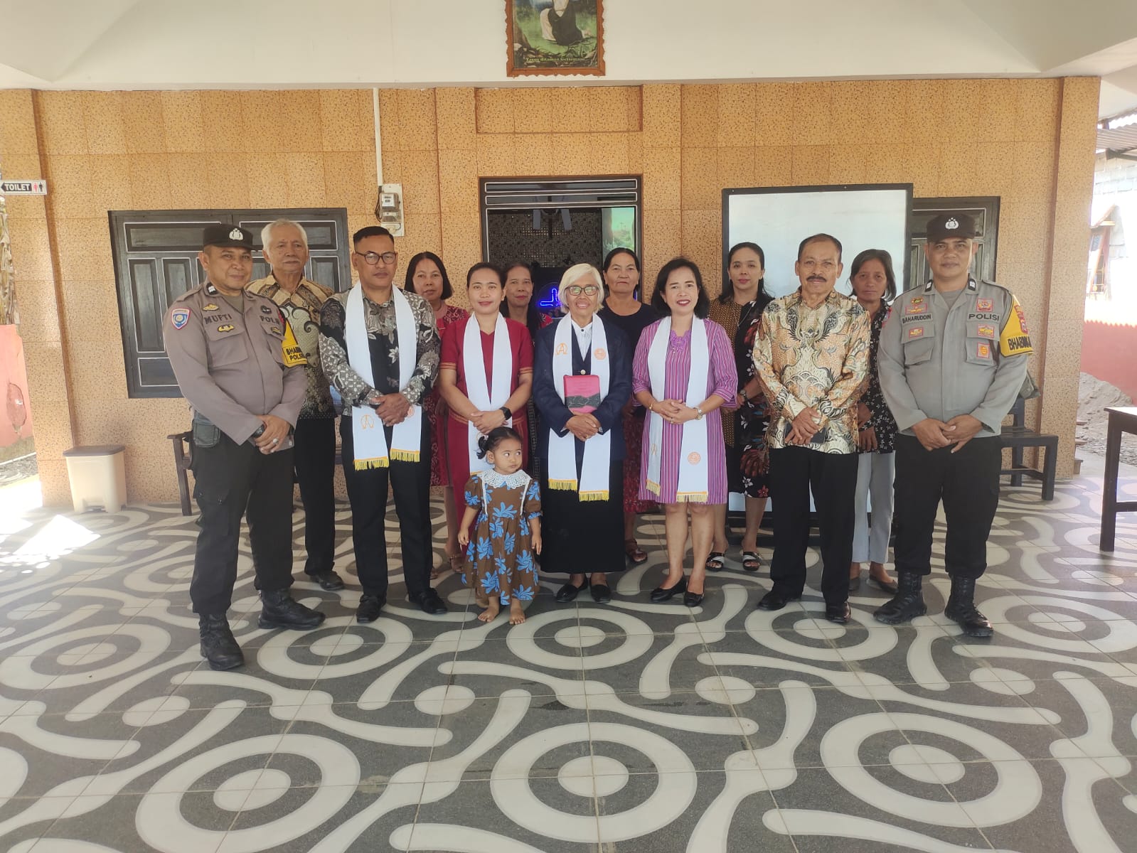 Bhabinkamtibmas Polsek Ma’rang Amankan Ibadah Minggu Rutin, Wujudkan Rasa Aman dan Nyaman bagi Jemaat