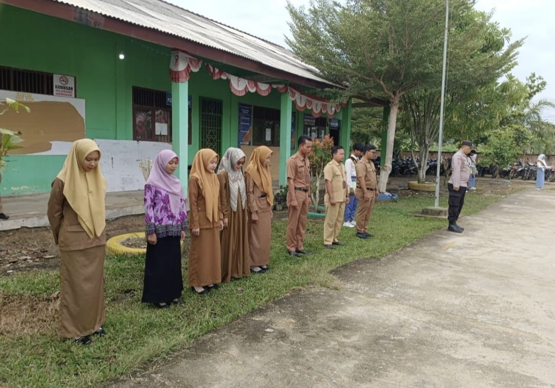 Jajaran Polsek Mesuji Timur Polres Mesuji mengikuti upacara