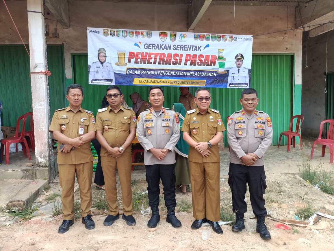 Polres Mesuji Dukung Pengendalian Inflasi Daerah, Lakukan Kolaborasi Penyaluran Beras SPHP dan Pengamanan Pasar Murah*   