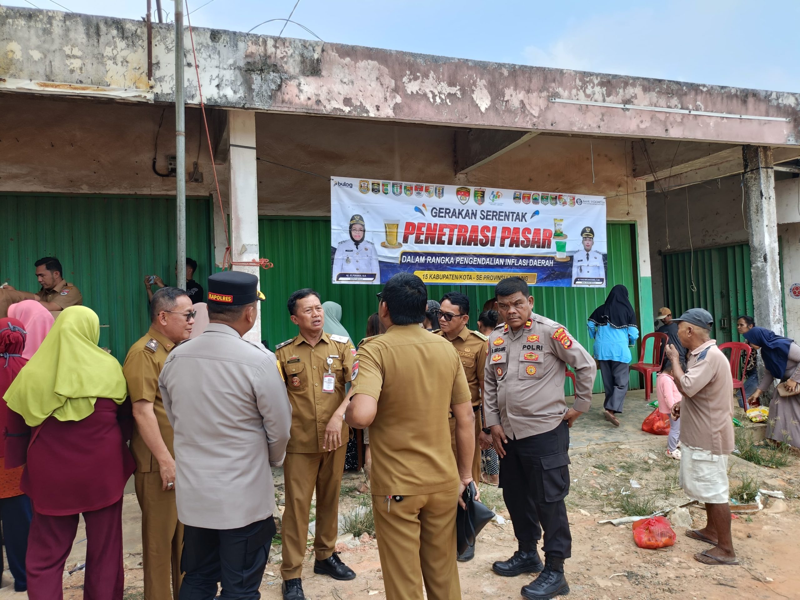 Polres Mesuji Dukung Pengendalian Inflasi Daerah, Lakukan Kolaborasi Penyaluran Beras SPHP dan Pengamanan Pasar Murah*   