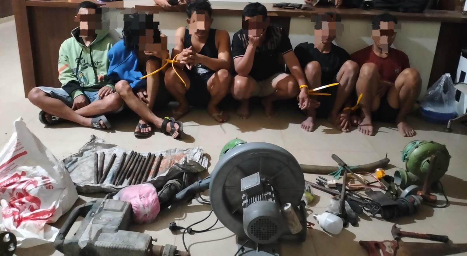 Digerebek saat menggali emas ilegal! 6 Penambang PETI Metode Lubang Jarum Diciduk Polres Bungo
