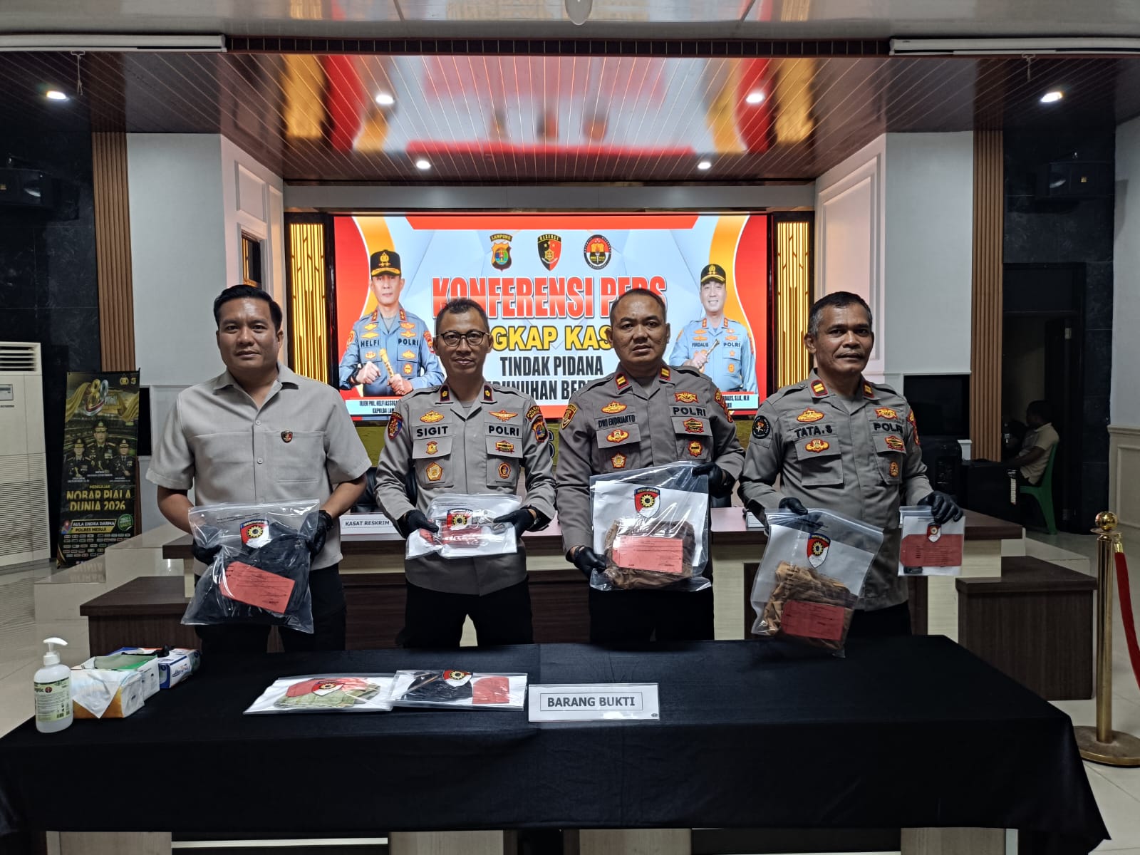 Polres Mesuji Gelar Konferensi Pers, Ungkap Kasus Tindak Pidana Pembunuhan Berencana di Desa Wiralaga I*
