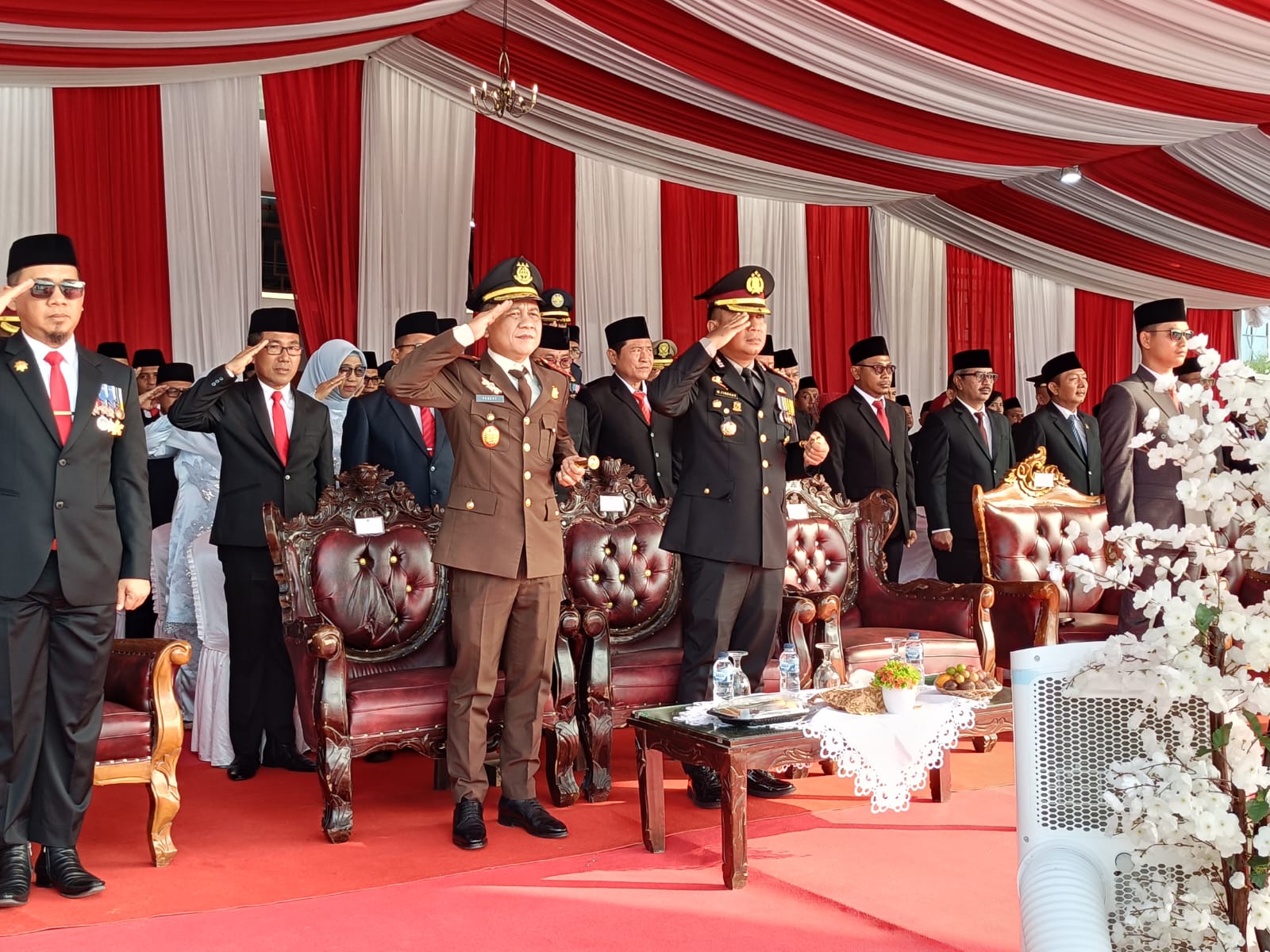 Kapolres Mesuji Hadiri Upacara Peringatan HUT Kemerdekaan RI ke-81 di Lapangan Pemkab Mesuji