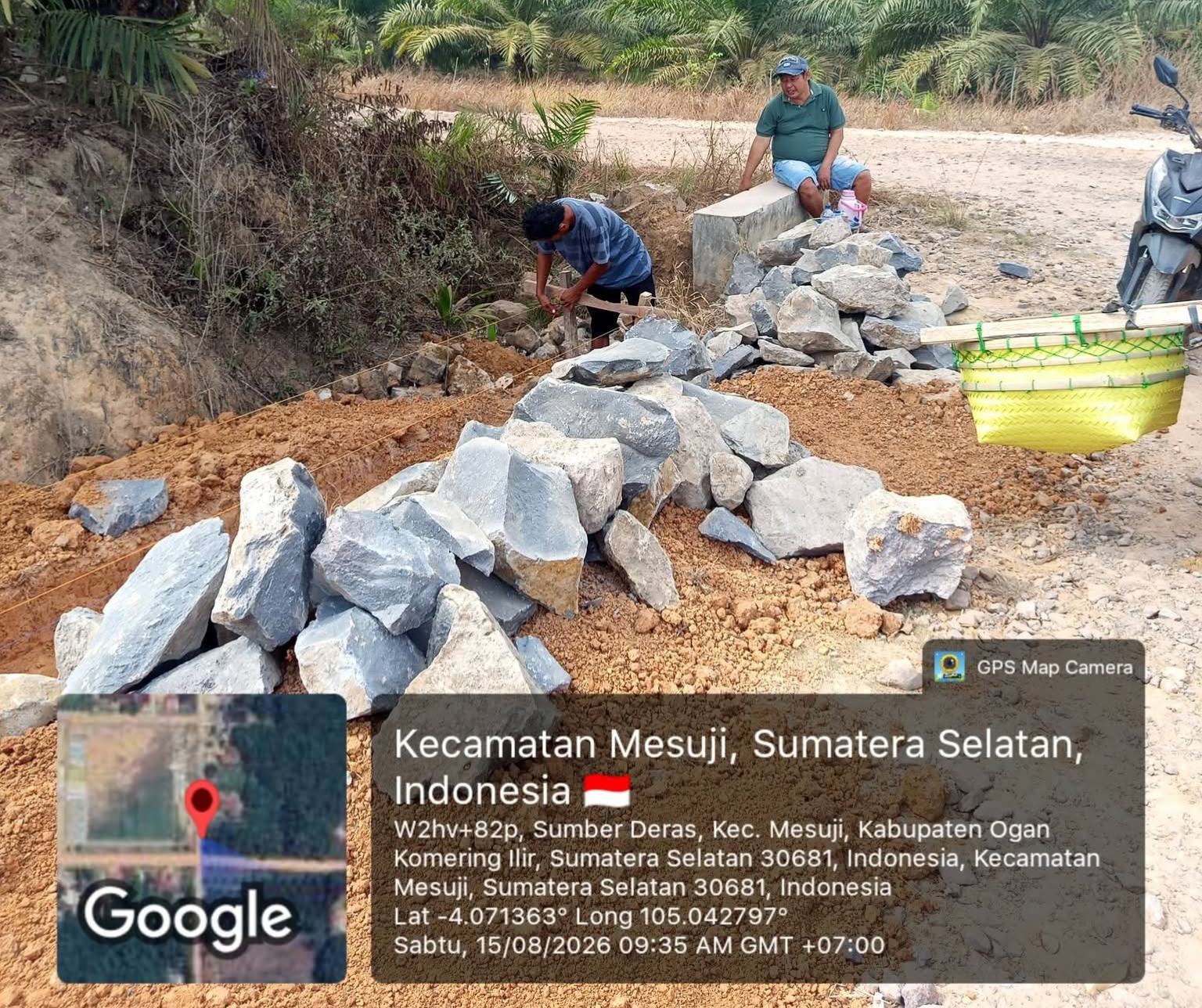 Kades sumber deras , Terus membangun desa meski dalam keadaan saat ini