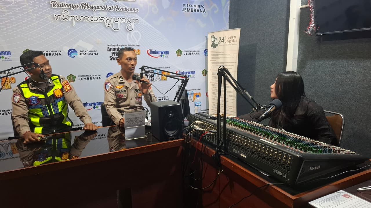 Lewat Radio, Satlantas Polres Jembrana Edukasi Masyarakat soal Keselamatan Berlalu Lintas
