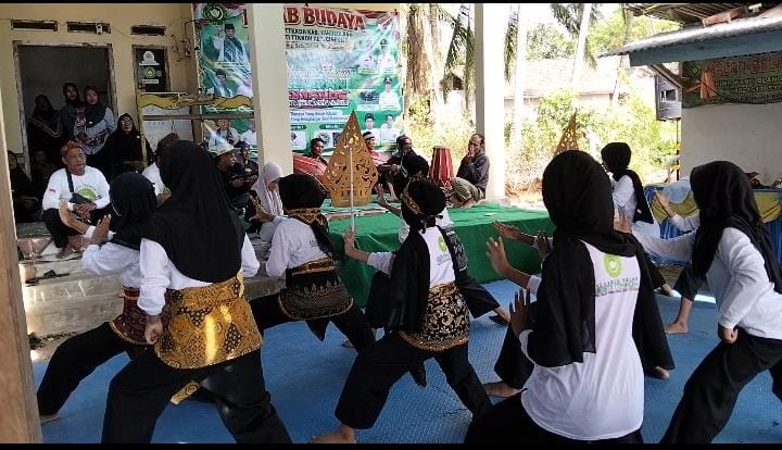 DPC KESTI TTKKDH KECAMATAN CIGEULIS GELAR KIRAB BUDAYA KECERAN CIMANDE