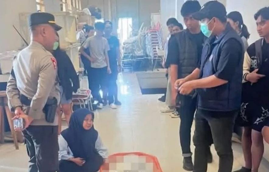 Seorang karyawan kafe di Kota Palu, Rizwan (22), meninggal dunia setelah ditemukan terjepit di lift barang, Sabtu (5/9/2026) pagi.