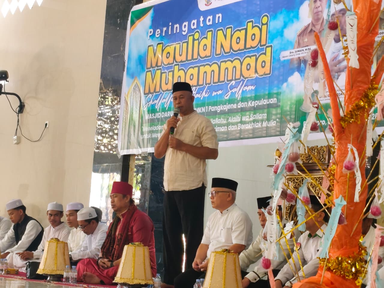 Kanit Samapta Polsek Bungoro Wakili Kapolsek Hadiri Peringatan Maulid Nabi Muhammad SAW di SMKN 1 Pangkep