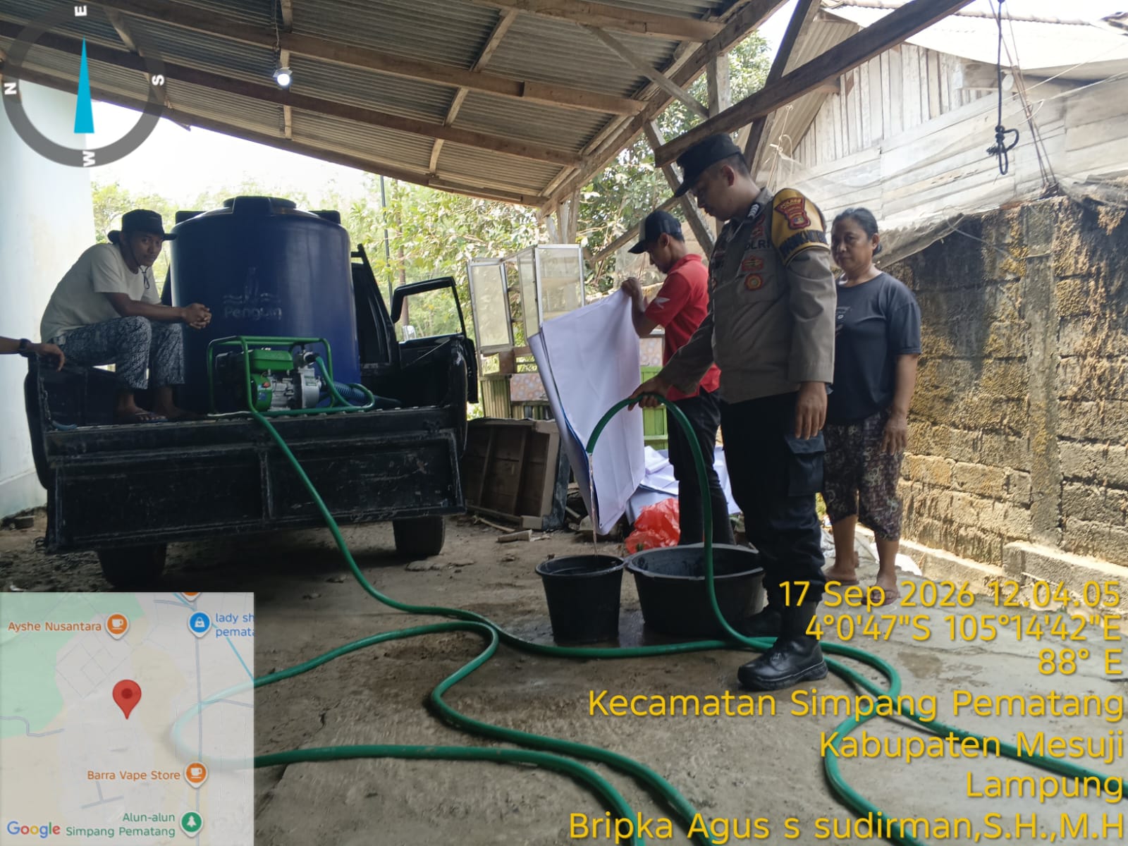 Jajaran Polsek Simpang Pematang Bersama Dealer Honda TDM Salurkan Bantuan Air Bersih ke Warga   