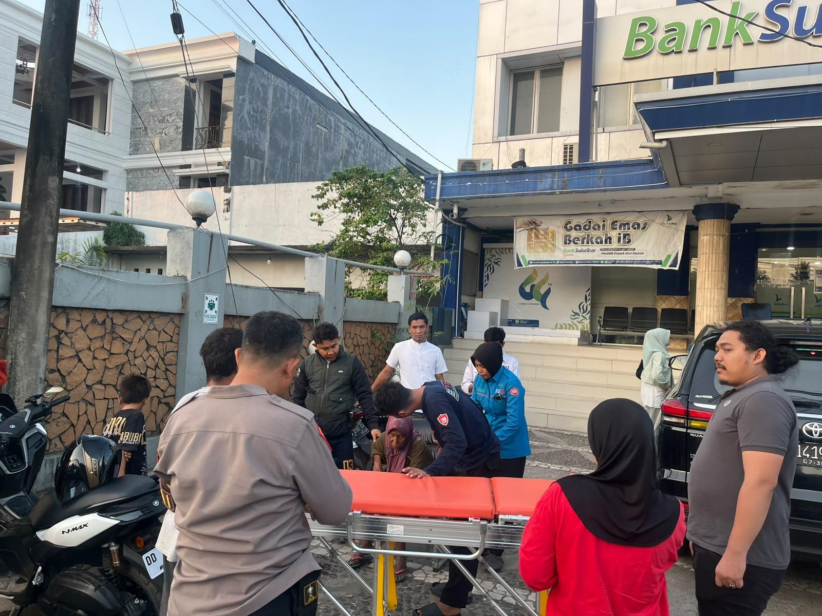 RESPONS CEPAT POLRES PANGKEP, PERSONEL PIKET FUNGSI BANTU PEREMPUAN PARUH BAYA DALAM KONDISI LEMAH