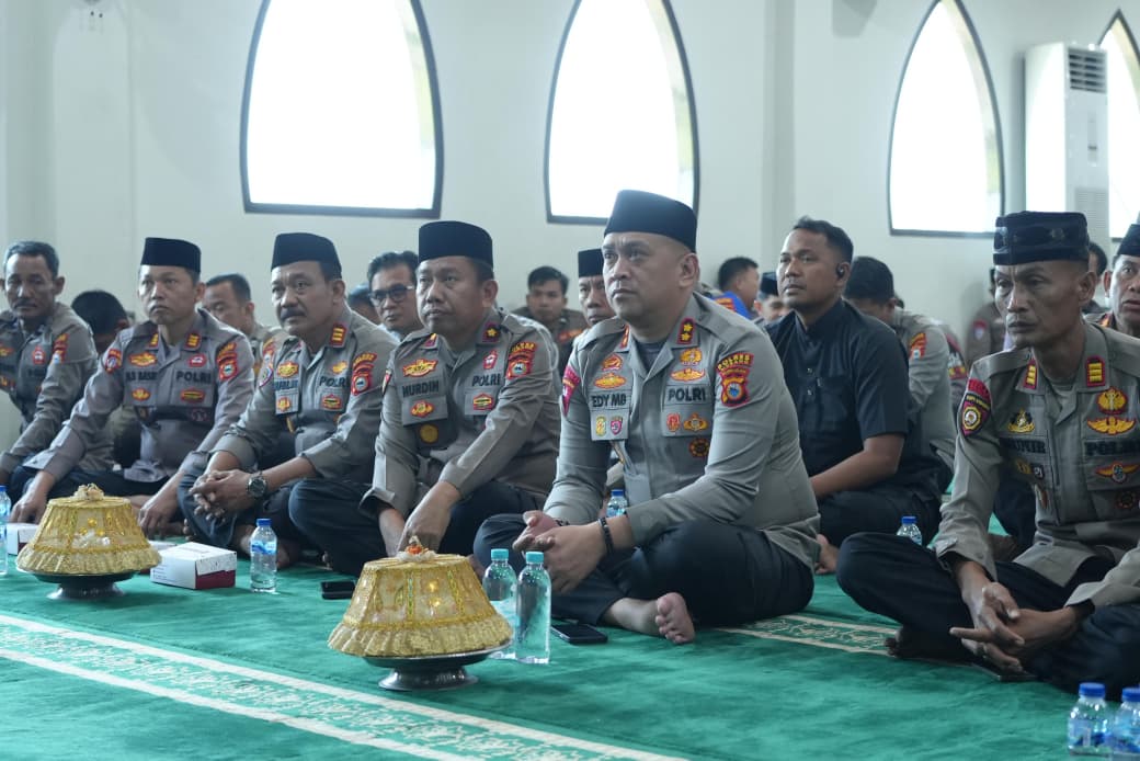 Ngaji Kebangsaan Bersama Kapolri dan Gus Baha, Polres Pinrang Perkuat Mental dan Moral Personel