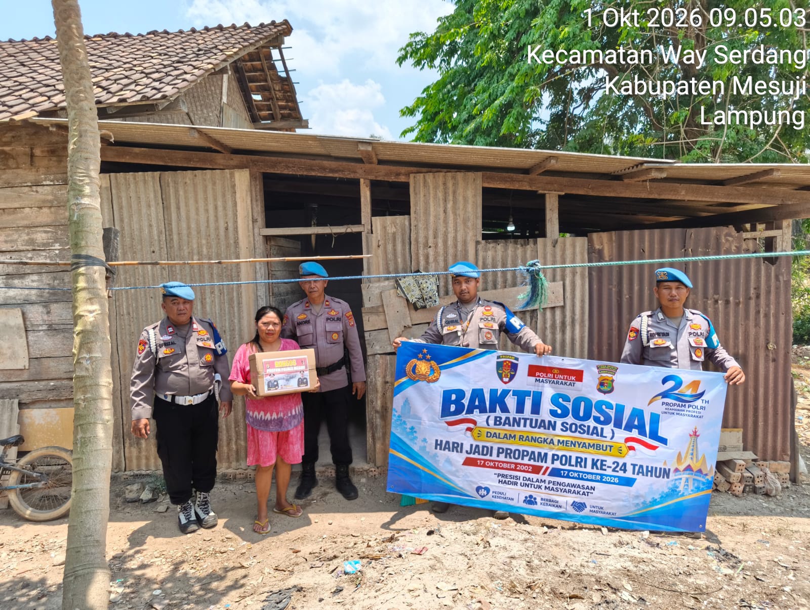 Si Propam Polres Mesuji Gelar Bakti Sosial Peringati HUT Ke-24, Bagikan Sembako bagi Masyarakat Membutuhkan