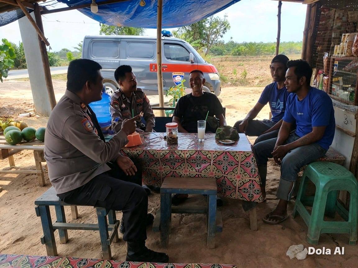 Jajaran Sat Binmas melaksanakan cooling system dengan berdialog interaktif bersama warga