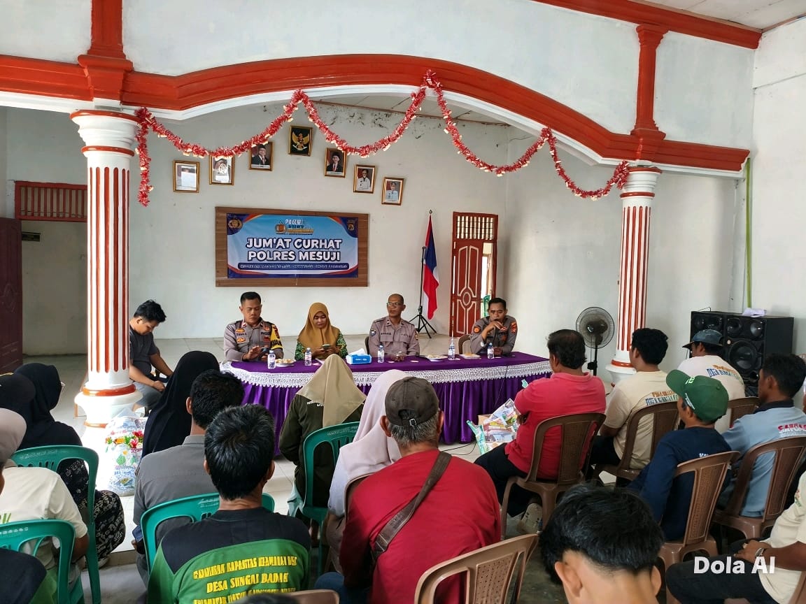 Jumat Curhat, Polsubsektor Mesuji Serap Aspirasi Warga dan Bagikan 25 Paket Sembako