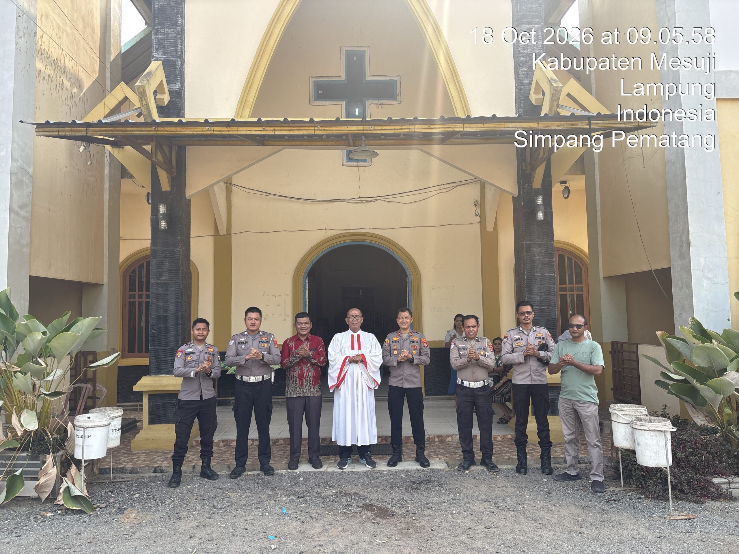 Jajaran Polres Mesuji Laksanakan Program Kapolri Quick Wins “Minggu Kasih” di Gereja HKBP Simpang Pematang