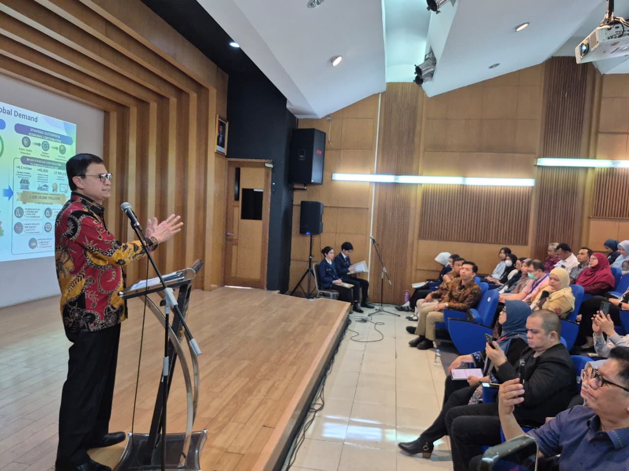 Taruna Ikrar di Unpad: Indonesia Harus Berdaulat dan Jadi Produsen Inovasi Farmasi