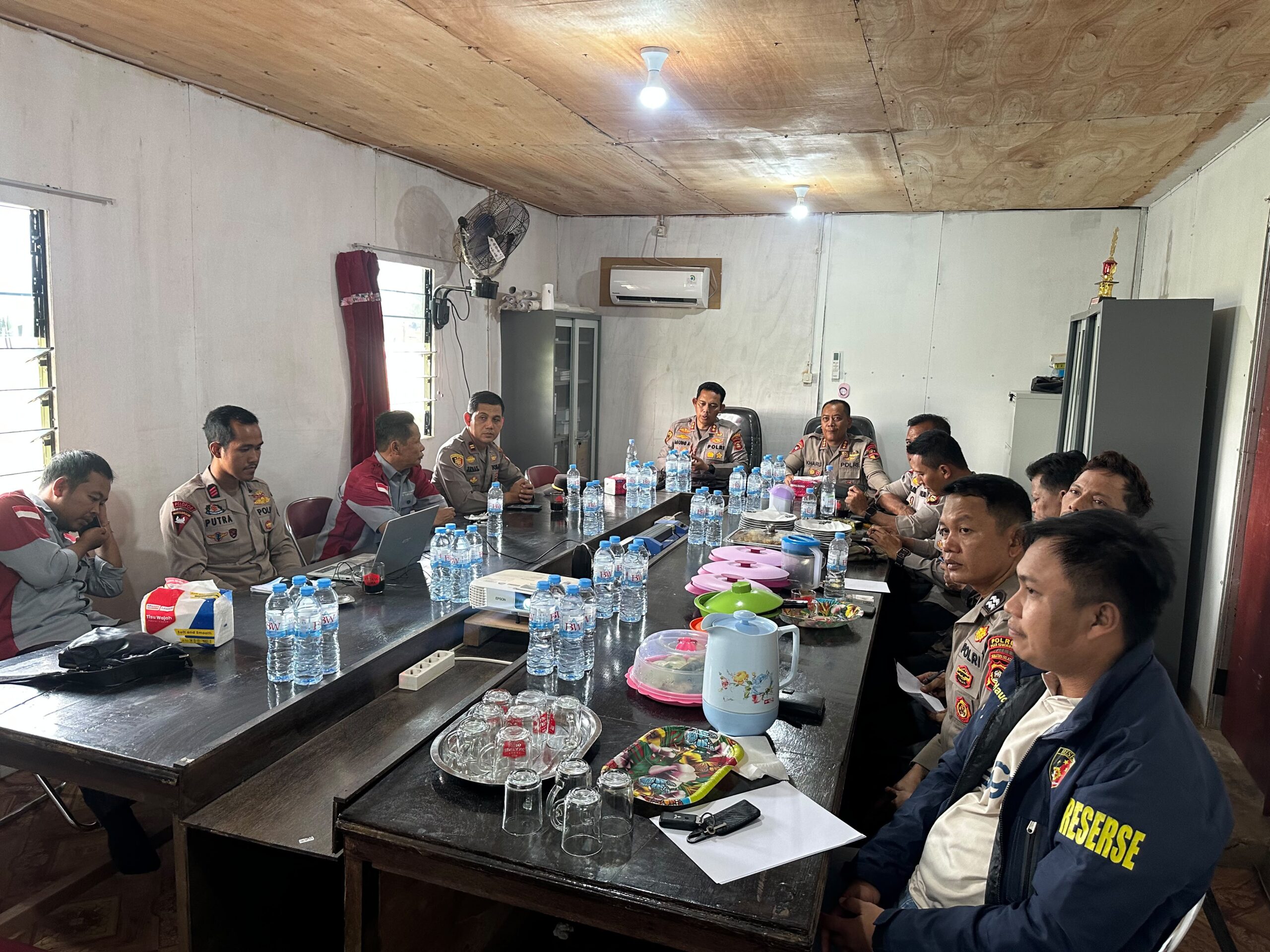 Kapolres OKI dan Danmen 1 Gegana Petakan Wilayah Karhutla dari Udara