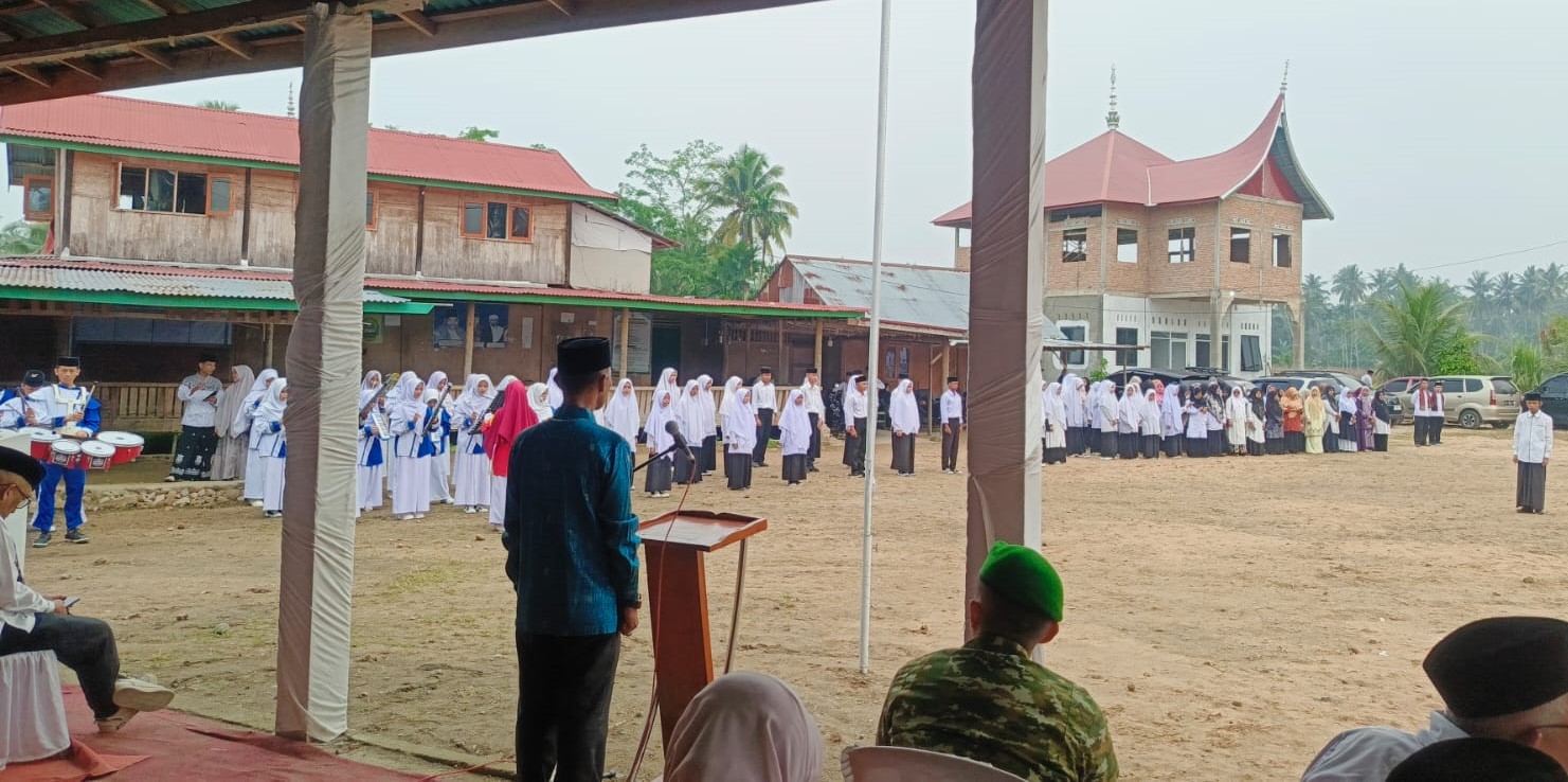 Ketua OSIP PPMINI & Pembina OSIP PPMINI Hadiri Upacara Peringatan Hari Santri